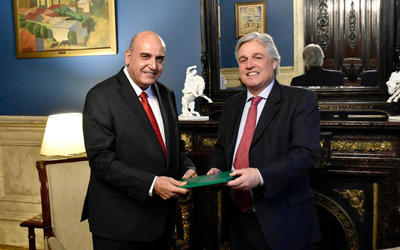 El Sr. Embajador Extraordinario y Plenipotenciario de Siria, Dr. Sami Salameh junto al Ministro de Relaciones Exteriores de Uruguay Francisco Bustillo (Foto: Cancillería Uruguaya) El Sr. Embajador Extraordinario y Plenipotenciario de Siria, Dr. Sami Salameh junto al Ministro de Relaciones Exteriores de Uruguay Francisco Bustillo (Foto: Cancillería Uruguaya)