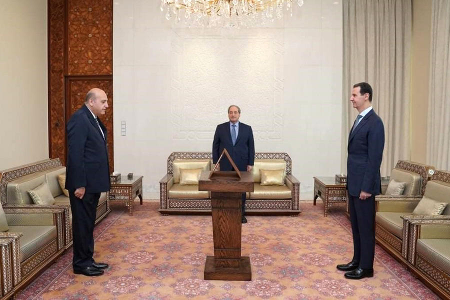 Jura del Embajador Dr. Sami Salameh frente al Presidente de la República Árabe Siria Dr. Bashar al-Asad  |  Damasco, Octubre 4, 2021 (Foto: Presidencia Siria)