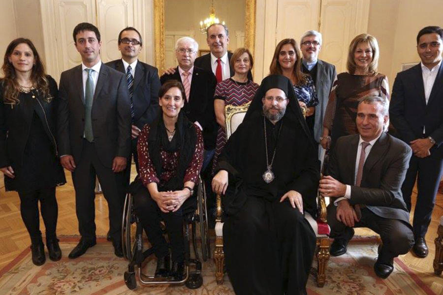 Monseñor Siluan junto a la vicepresidente de la Nación, Gabriela Michetti en el acto de entrega de la ciudadanía. 