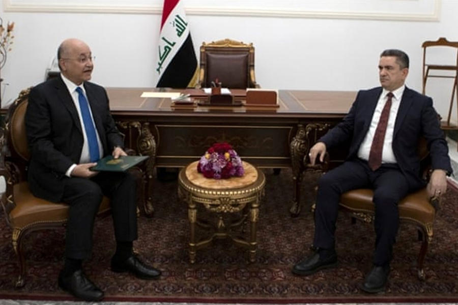 El primer ministro designado, Adnan Al Zurfi (der.), es encomendado por el presidente Salih con la tarea de formar un gobierno en 30 días (Foto: Reuters)