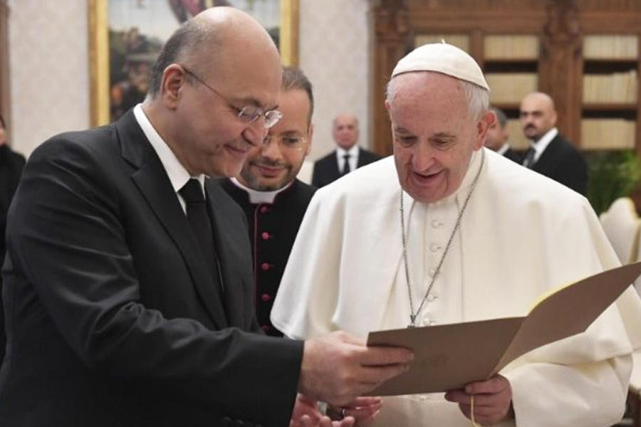 El Papa Francisco con el presidente iraquí Barham Salih en el Vaticano, el 25 de enero de 2020. AFP.