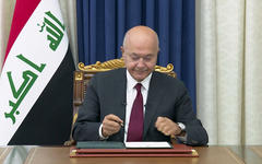 Barham Salih firmó el decreto para realizar elecciones anticipadas en el país en un discurso televisado. Foto: Presidencia de Irak.