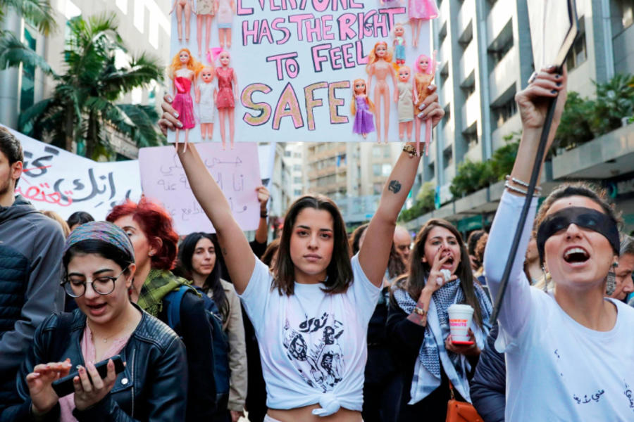 Activistas participan en una manifestación contra la violencia contra la mujer en la capital libanesa. Foto:AFP.