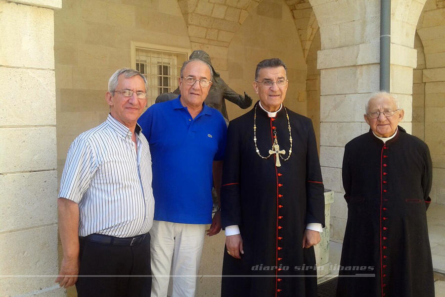 Patriarca Bechara Boutros Raï junto a Mons. Mtanios Khoury y un colaborador reciben a Yaoudat Brahim (Bkerke, Líbano - Octubre 6, 2017 | Foto Yaoudat Brahim / DSL).