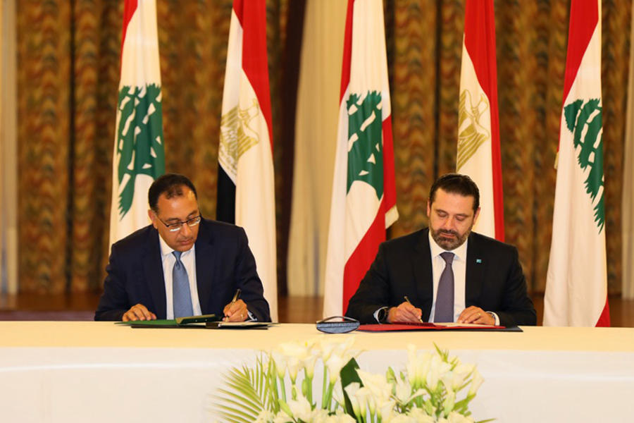 Los primeros ministros de Egipto, Mostafa Madbouly (izq.), y de Líbano, Saad Hariri, firman acuerdos de cooperación. Beirut | Mayo 3, 2019 (Foto NNA)