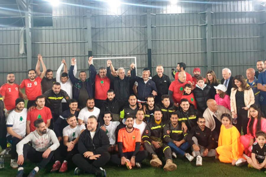 Diputados libaneses juegan partido de fútbol por la paz en el aniversario de la guerra civil