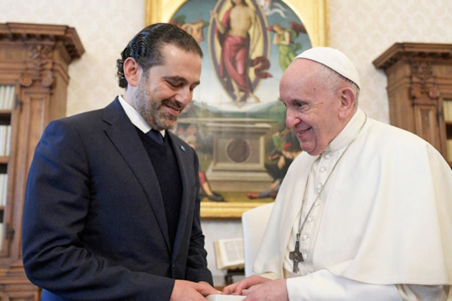 El Papa Francisco saluda al primer ministro libanés Saad Hariri. Foto: Vatican News.