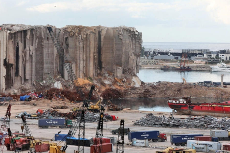 El lugar de la explosión del 4 de agosto en el puerto de Beirut, Líbano, en diciembre de 2020. Foto: AFP.
