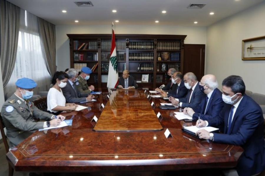 Presidente Aoun, reunido con el General De Cole y parte de funcionarios de la FPNUL.