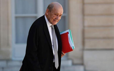 El ministro de Asuntos Exteriores francés, Jean-Yves le Drian, se retira de la reunión semanal del gabinete en el Palacio del Elíseo el miércoles 24 de junio de 2020 en París. (Foto AP / Thibault Camus) El ministro de Asuntos Exteriores francés, Jean-Yves le Drian, se retira de la reunión semanal del gabinete en el Palacio del Elíseo el miércoles 24 de junio de 2020 en París. (Foto AP / Thibault Camus)