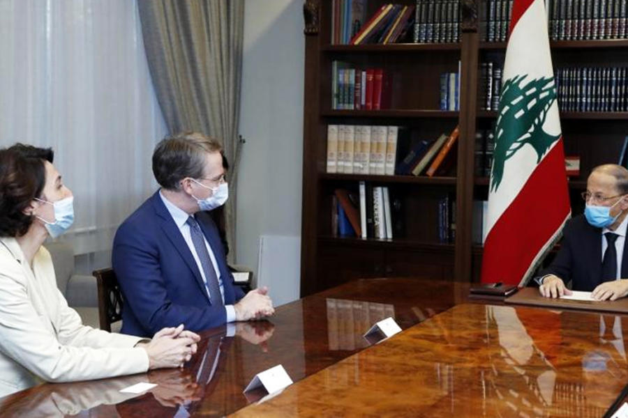 El presidente Michel Aoun con el enviado francés Patrick Durel. Foto: NNA