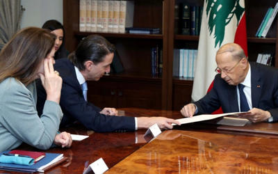 El presidente libanés, Michel Aoun, se reúne con el asesor principal de EE. UU. para la seguridad energética, Amos Hochstein, en el palacio presidencial en Baabda, Líbano. Foto: Reuters.