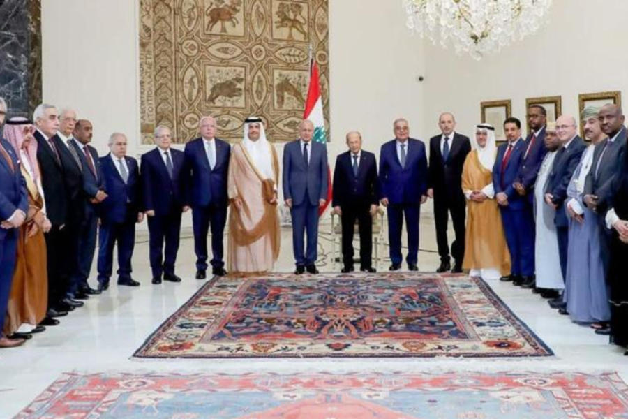 Los ministros de Relaciones Exteriores de la Liga reunidos con el presidente libanés, Michel Aoun, antes de la reunión. Foto: NNA.