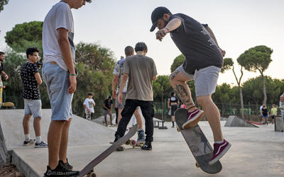 Jóvenes de todas las edades asisten al Snoubar Skatepark. Foto: Now Lebanon. Jóvenes de todas las edades asisten al Snoubar Skatepark. Foto: Now Lebanon.