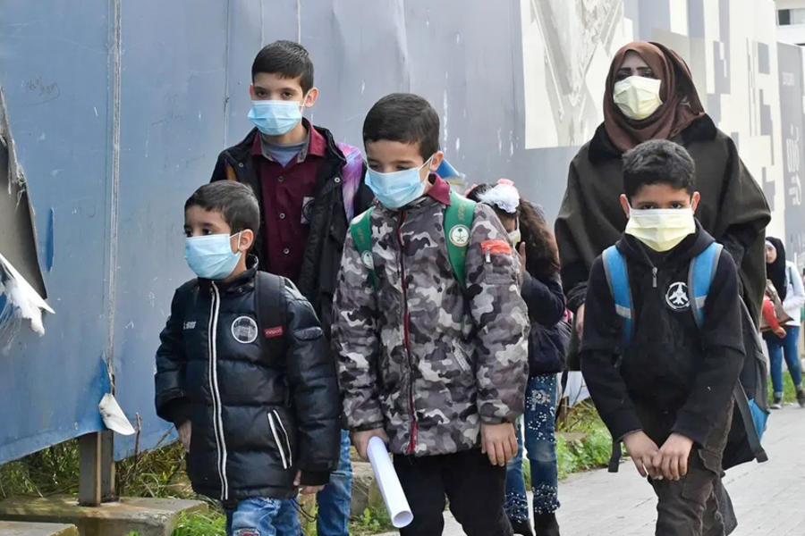 Estudiantes usan máscaras para protegerse del coronavirus en Beirut, Líbano, el 22 de febrero de 2020 [Hussam Chbaro / Agencia Anadolu]