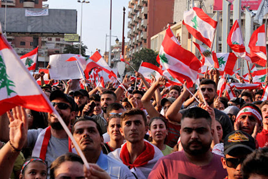 "El Estado ya no es capaz de proteger al pueblo libanés y garantizarles una vida digna", dijo Diab.