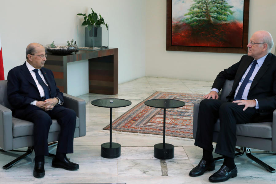 Michel Aoun, presidente del Líbano (izquierda), junto a Najib Mikati, recientemente elegido primer ministro por cuarta ocasión (Foto: AFP)