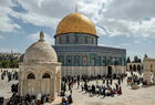 Los palestinos recorrre el complejo al-Aqsa antes del mes de Ramadán en Jerusalén. Foto: Anadolu.