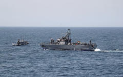 Barcos de la ocupación israelí se ven en el mar Mediterráneo desde Rosh Hanikra, cerca de la frontera con el Líbano. Foto: Reuters.