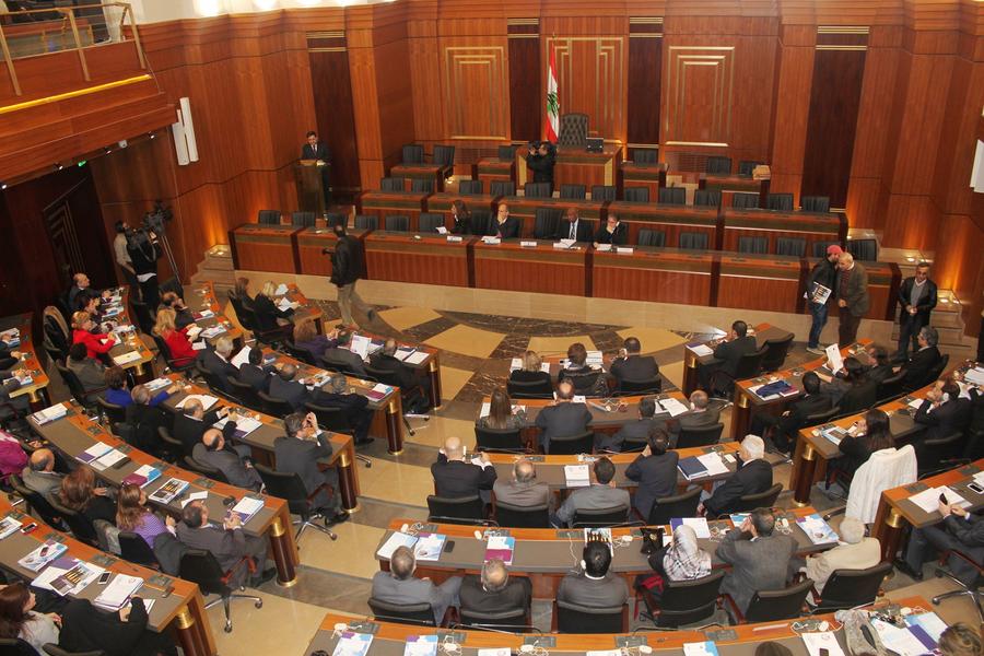 Parlamento libanés aprueba estructura salarial y financiamiento