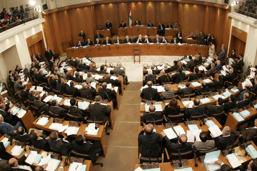 Parlamento libanés busca aprobar leyes que activen la economía