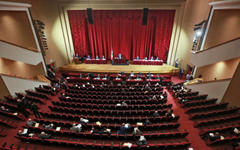 Los miembros del parlamento libanés asisten a una sesión parlamentaria en el Palacio de la UNESCO en Beirut, Líbano, el 28 de octubre de 2021. Foto: AFP.