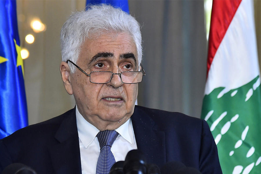 El ministro de Relaciones Exteriores libanés, Nassif Hitti, presentó su renuncia al primer ministro.