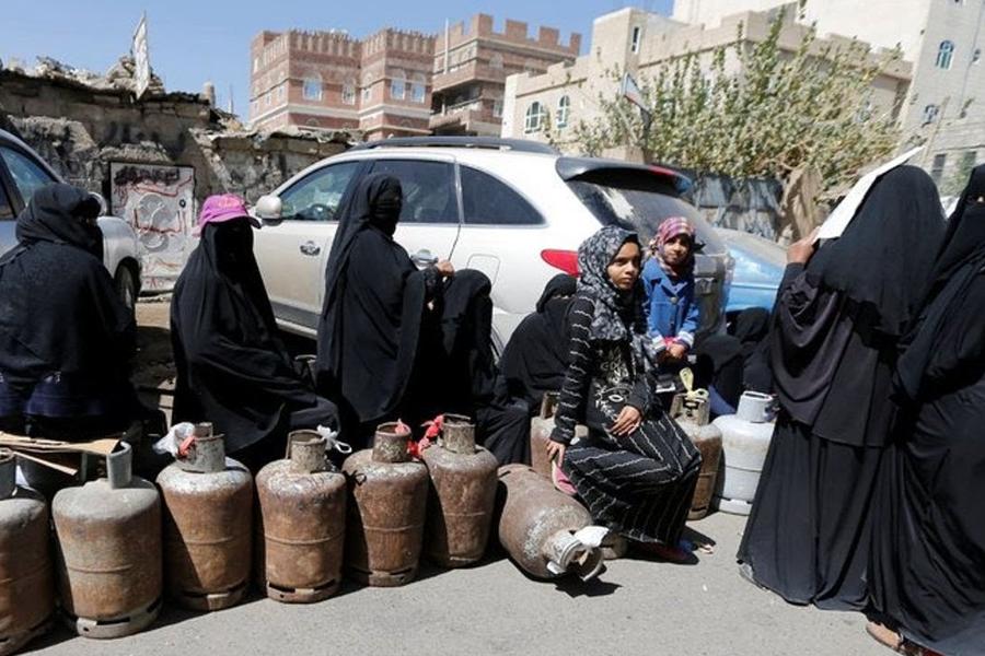 Arabia Saudí levanta bloqueo de Yemen y E.I. ataca