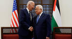 El presidente palestino Mahmoud Abbas y el presidente Joe Biden se dan la mano el viernes en la ciudad cisjordana de Belén (Foto: Evan Vucci / AP)