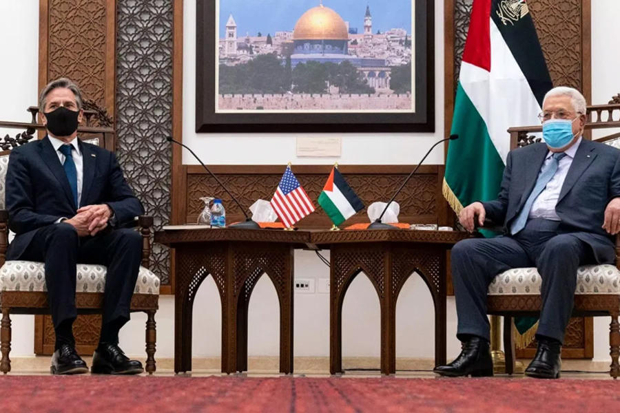 El secretario de Estado de los Estados Unidos, Antony Blinken, y el presidente palestino, Mahmoud Abbas. Foto: AFP.