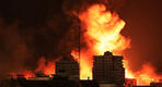 Una bola de fuego estalla durante los violentos ataques israelíes en Gaza, el 9 de octubre de 2023 (Foto: AFP)