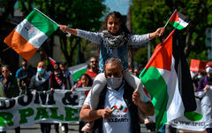 Manifestación en solidaridad con el pueblo de Palestina en Dublín, Irlanda. Foto: Artur Widak.