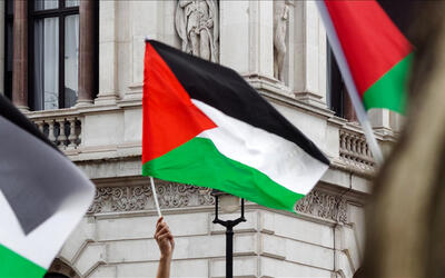 Ocupación prohíbe la bandera palestina en espacios públicos Ocupación prohíbe la bandera palestina en espacios públicos