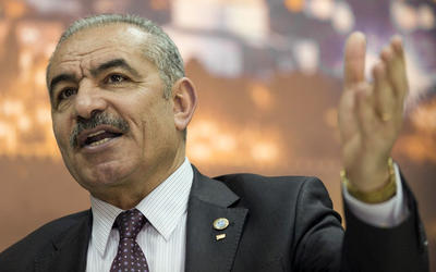 El primer ministro palestino, Mohammad Shtayyeh, en su oficina en la ciudad cisjordana de Ramallah. El primer ministro palestino, Mohammad Shtayyeh, en su oficina en la ciudad cisjordana de Ramallah.
