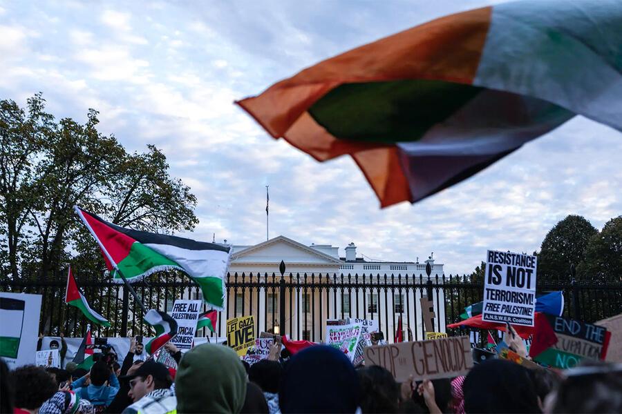 Protesta frente al Centro de Visitantes de la Casa Blanca (Foto: Anna Rose Layden / NYT) 