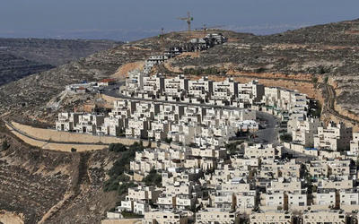 Asentamiento de Givat Zeev, cerca de la ciudad palestina de Ramallah en la ocupada Cisjordania. Foto: AFP. Asentamiento de Givat Zeev, cerca de la ciudad palestina de Ramallah en la ocupada Cisjordania. Foto: AFP.