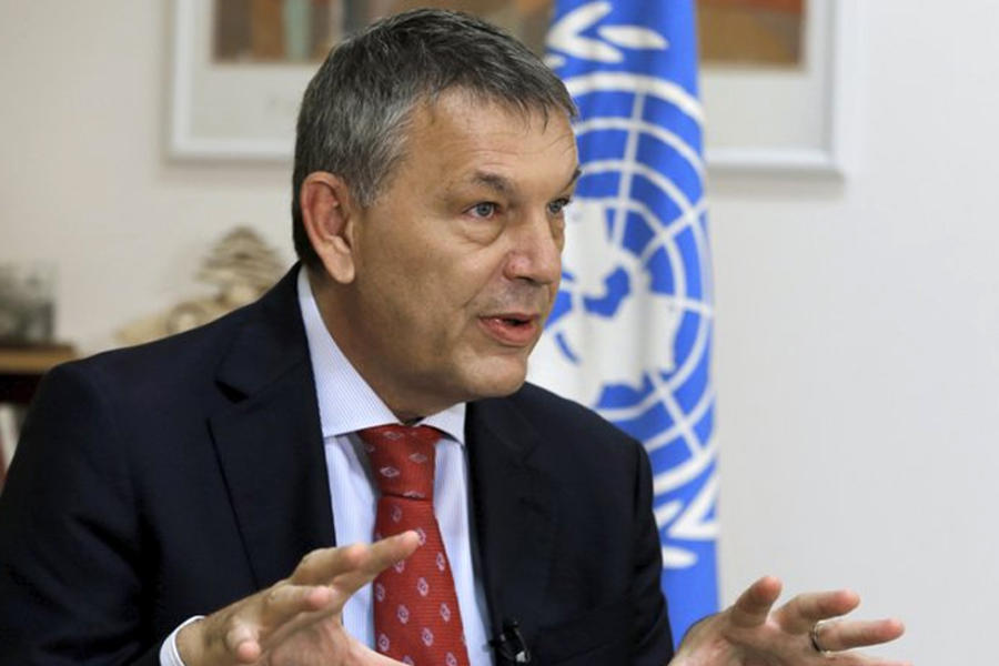 Philippe Lazzarini, habla durante una entrevista con The Associated Press en la agencia de ayuda de la ONU, UNRWA, con sede en Beirut, Líbano, el miércoles 16 de septiembre de 2020.
