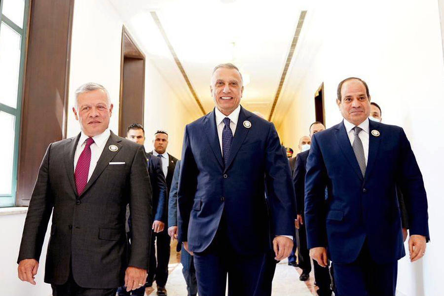 El primer ministro iraquí Mustafa al-Kadhimi se reúne con el rey Abdullah II de Jordania (izq.) y el presidente de Egipto, Abdel Fattah el-Sisi (der.) [Foto: twitter @MAKhadimi] 
