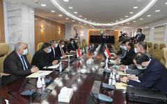 Las delegaciones ministeriales siria e iraquí mantuvieron una sesión de trabajo conjunto | Bagdad, Abril 29, 2021 (Foto: Min. de Petróleo – Irak)