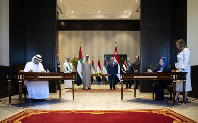 Altos funcionarios de Egipto y Emiratos firman el acuerdo en Sharm el Sheij | Nov. 8, 2022 (Foto: Agencia WAM) Altos funcionarios de Egipto y Emiratos firman el acuerdo en Sharm el Sheij | Nov. 8, 2022 (Foto: Agencia WAM)