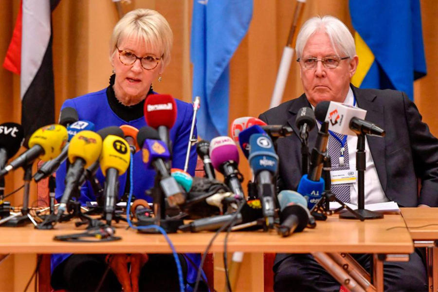 La canciller sueca Margot Wallstrom (izquierda) y el enviado especial de la ONU a Yemen, Martin Griffiths brindan conferencia de prensa en Rimbo | Diciembre 6, 2018 