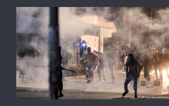 Manifestantes protestaron violentamente y bloquearon calles en la capital tunecina (Foto: Fethi Belaid  / AFP)