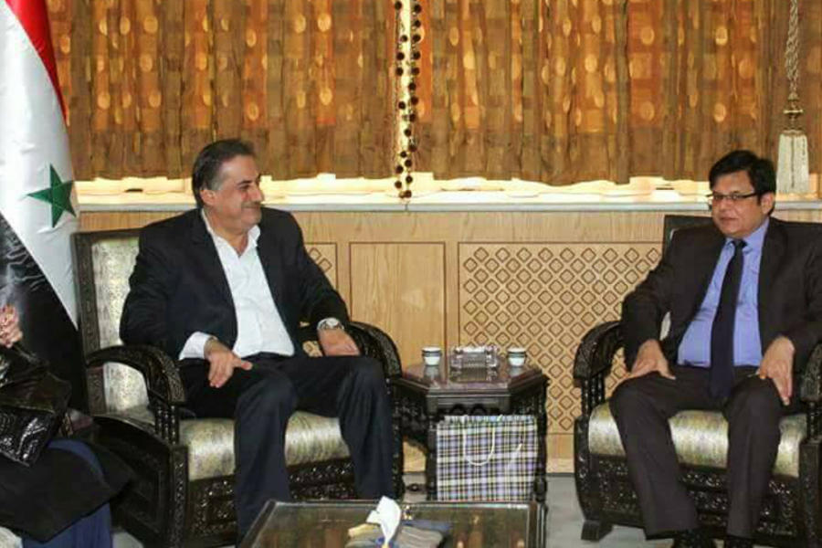 Izq.: Gobernador de Alepo, Hussein Diab, Der.: Embajador de India en Siria, Man Mohan Bhanot | Alepo, Febrero 26, 2018.