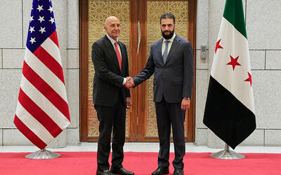 El enviado especial de EEUU para Siria, Tom Barrack, se reúne con el presidente de facto Ahmed al-Sharaa | Damasco, mayo 29, 2025 (Foto: SANA) El enviado especial de EEUU para Siria, Tom Barrack, se reúne con el presidente de facto Ahmed al-Sharaa | Damasco, mayo 29, 2025 (Foto: SANA)