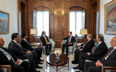 Encuentro entre el presidente Bashar al-Asad y el Jeque Abdallah bin Zayed Al Nahyan, Ministro de Relaciones Exteriores de los Emiratos Árabes Unidos | Damasco, Enero 4, 2023 (Foto: Presidencia Siria) Encuentro entre el presidente Bashar al-Asad y el Jeque Abdallah bin Zayed Al Nahyan, Ministro de Relaciones Exteriores de los Emiratos Árabes Unidos | Damasco, Enero 4, 2023 (Foto: Presidencia Siria)