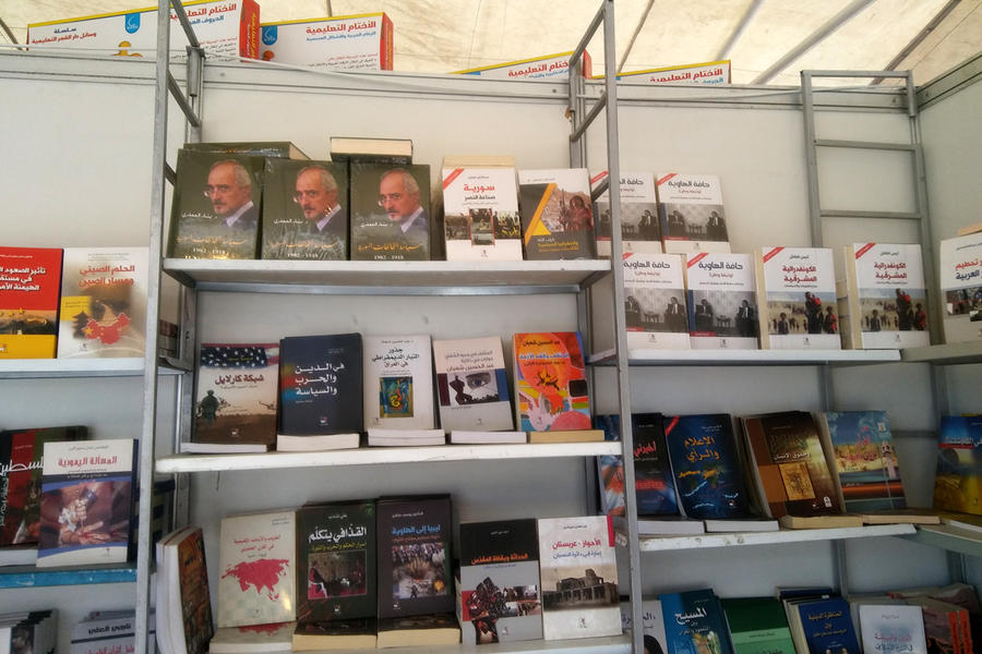 Los textos sobre relaciones internacionales y en particular sobre política exterior siria han ocupado un lugar preferente en la Feria del Libro de Damasco. Foto: Pablo Sapag M