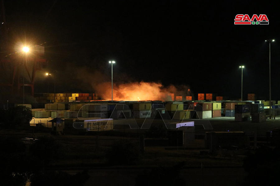 Extinción del fuego tras ataque aéreo israelí al Puerto de Lataquia (7/12/2021)  |  [Foto: SANA]