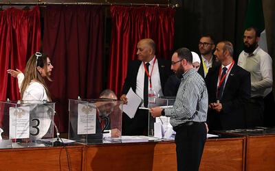 Elecciones parlamentarias parciales y con voto indirecto en Siria | Octubre 5, 2025 (Foto: AFP) Elecciones parlamentarias parciales y con voto indirecto en Siria | Octubre 5, 2025 (Foto: AFP)