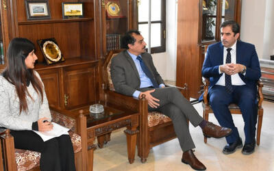 Encuentro entre el Encargado de Negocios de Chile y el Rector de la Univ. de Damasco (Foto: Embajada de Chile en Siria) Encuentro entre el Encargado de Negocios de Chile y el Rector de la Univ. de Damasco (Foto: Embajada de Chile en Siria)