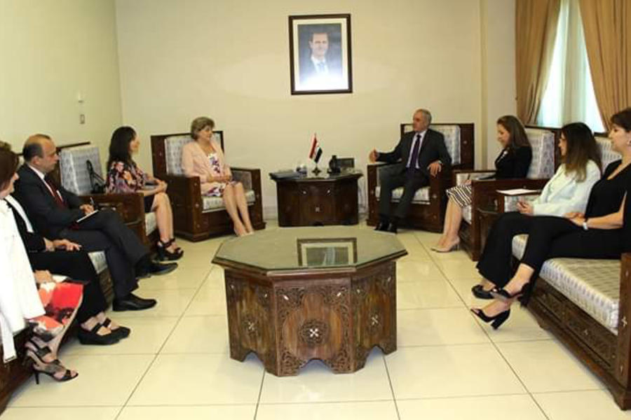 El ministro asistente de Relaciones Exteriores de la República Árabe Siria Ayman Sousan junto a la delegación de las Damas Sirias de Chile y, entre otros, los encargados de negocios de ambos países, Fayzeh Ahmad  y David Quiroga